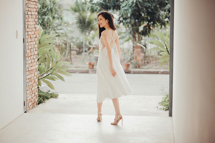 Hiền Thục tâm sự: “Mình không cần bạn nhớ mình mãi/ Chỉ cần nhớ đủ đến lúc gặp lại nhau”.