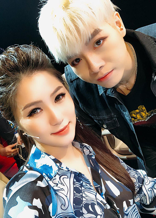 Sao Việt Hương Tràm - Đức Phúc làm giám khảo gameshow.