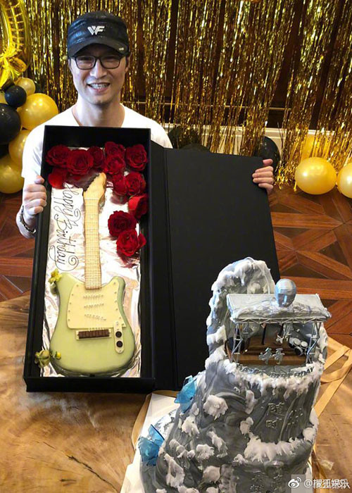 Uông Phong đã đón sinh nhật bên Chương Tử Di, con gái Hy Hy và Tỉnh Tỉnh.