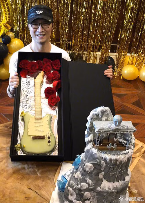 Uông Phong đã đón sinh nhật bên Chương Tử Di, con gái Hy Hy và Tỉnh Tỉnh.