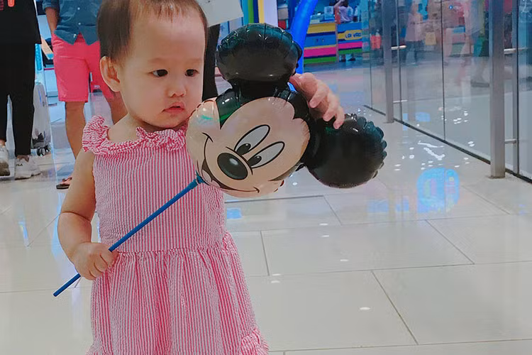 Con gái Phan Như Thảo ngày càng kháu khỉnh.