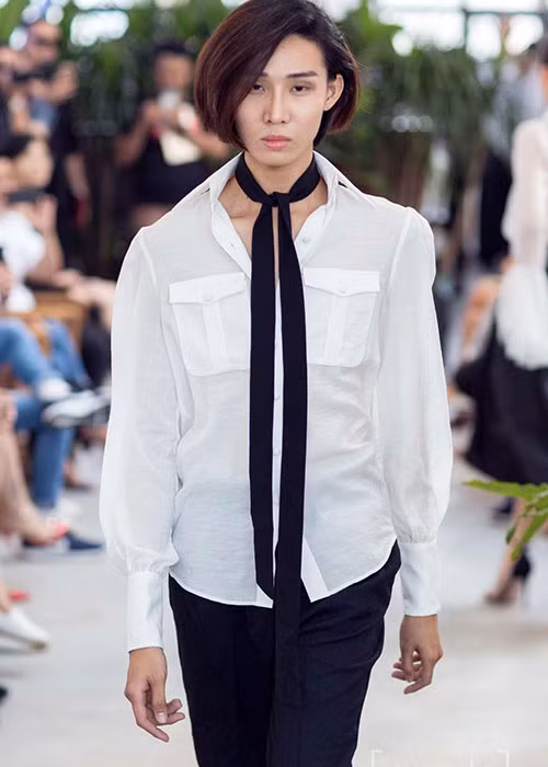 Là người mẫu lưỡng tính, chàng trai quê An Giang đắt show mặc đồ nữ hơn đồ nam.