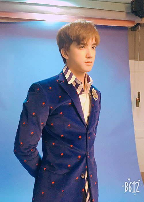 Sở hữu vẻ ngoài điển trai với chiều cao 1m84, Tiến Vũ từng làm người mẫu trước khi lấn sân diễn xuất. Ảnh: FBNV