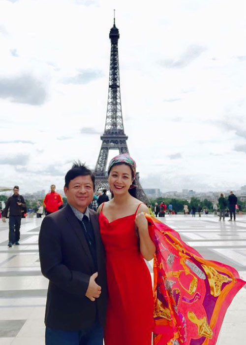 Vợ chồng Chiều Xuân - nghệ sĩ Hồng Quân ủng hộ đội tuyển Pháp tại World Cup 2018.