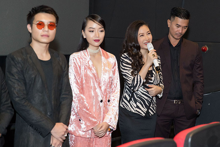 Trong "Yolo", Khánh Huyền đóng vai một người phụ nữ yêu chồng thương con.