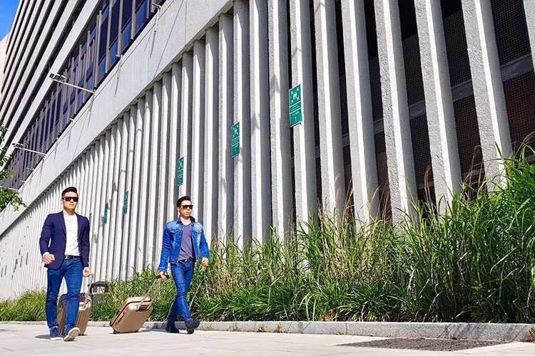 Quốc Cơ tâm sự: “Hãy cố gắng bước đi dù biết phía trước là khó khăn và gian nan... Nhưng chính những điều ấy sẽ làm chúng ta trưởng thành hơn trong cuộc sống này”.