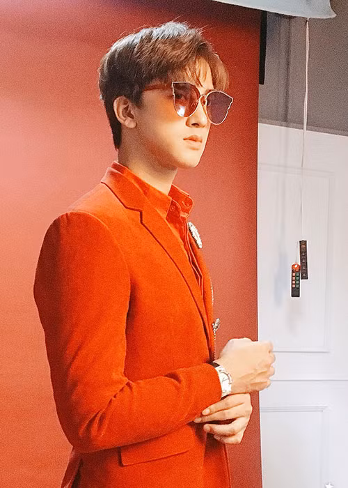 Nam diễn viên trẻ cũng từng gây chú ý khi tham gia gameshow "Vì yêu mà đến". Ảnh: FBNV