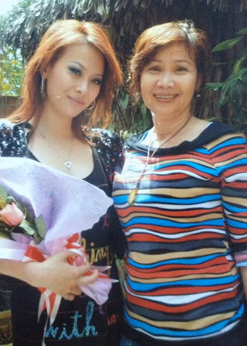 Năm 18 tuổi, Trish sang Mỹ định cư với bố. Tại Mỹ, cô làm đủ thứ nghề từ hát thánh ca tại nhà thờ, phục vụ nhà hàng đến làm bartender. Ảnh: Zing