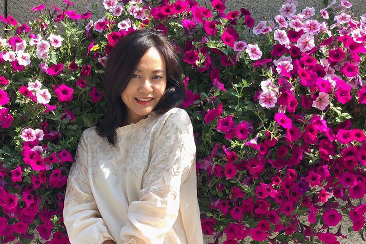 Hồng Ánh trẻ trung trong chuyến đi Hàn Quốc.