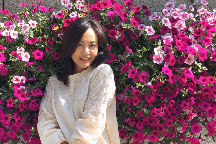 Hồng Ánh trẻ trung trong chuyến đi Hàn Quốc.