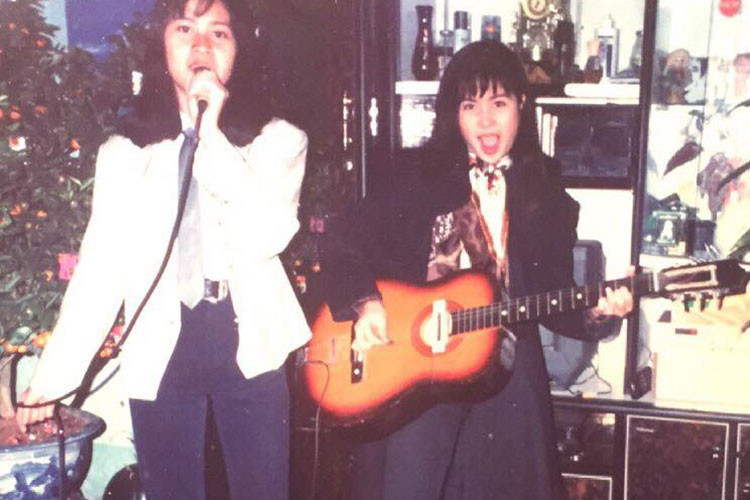 Lưu Thiên Hương khoe ảnh hát cùng em gái Lưu Hương Giang.