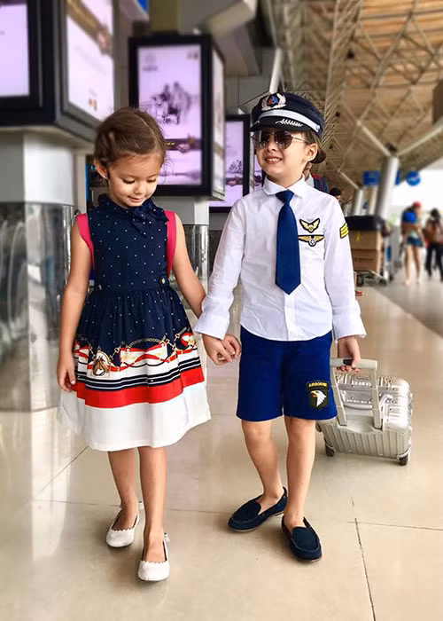 Giống bé Tép, bé Tôm được bố mẹ cho ăn diện sành điệu từ khi còn nhỏ.