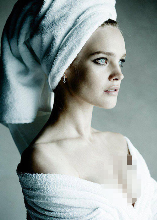 Nữ siêu mẫu xứ bạch dương cho rằng tình yêu của người mẹ với người con là vô giá. Ảnh: FBNV