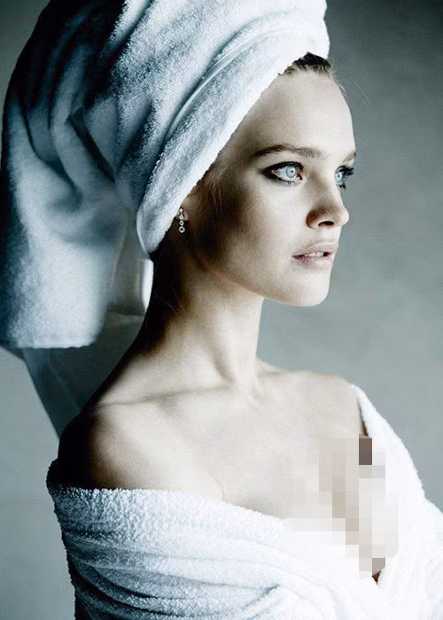 Nữ siêu mẫu xứ bạch dương cho rằng tình yêu của người mẹ với người con là vô giá. Ảnh: FBNV