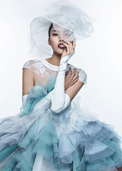 Thần thái lạnh lùng vốn có của Lan Khuê trong một bộ ảnh cưới thời trang. Ảnh: Baogiaothong