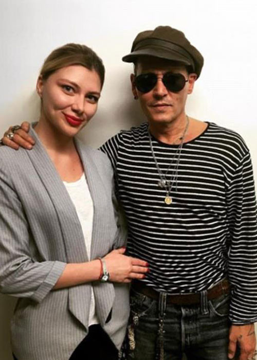 Trước đó, xuất hiện tại một bảo tàng ở Nga, nam diễn viên phim "Cướp biển vùng Caribbean" cũng lộ rõ vẻ gầy gò. Ảnh: DM