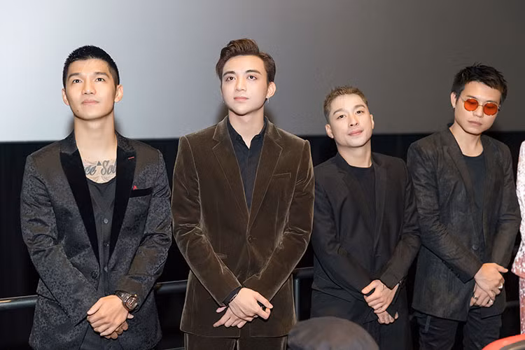 Nội dung phim “Yolo” đề cập đến những người trẻ dấn thân theo đuổi đam mê âm nhạc, đặc biệt là “thế giới ngầm”- underground. Phim đang được bấm máy, dự kiến sẽ công chiếu trong tháng 11/2018.