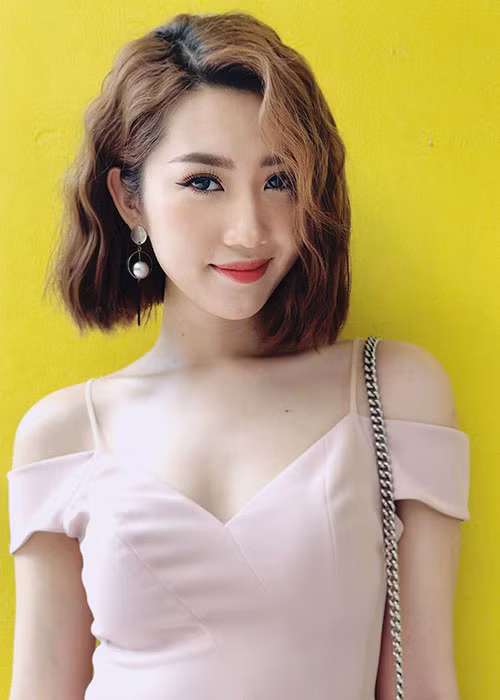 Theo lời Thúy Ngân, cô và người bạn trai đầu tiên chia tay vì gia đình anh không thích cô đóng phim. Trong cuộc tình thứ 2, Thúy Ngân dừng lại sau 2 năm hẹn hò.