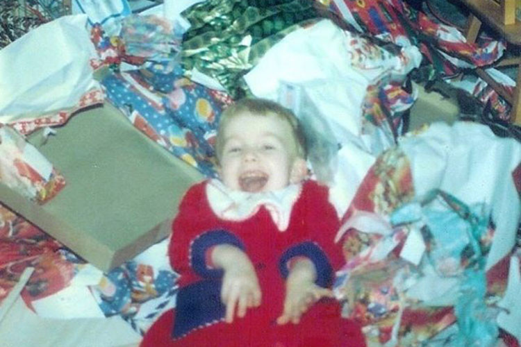 Lost Voice Guy mắc bệnh bại não khi mới được 6 tháng tuổi. Vì căn bệnh này, anh không thể nói trong hơn 30 năm qua nhưng luôn giữ được sự lạc quan, yêu đời. Ảnh: FBNV