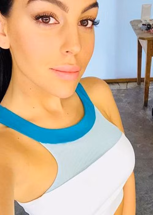 Georgina chăm sóc không chỉ con gái Alana Martina mà còn cặp song sinh và một cậu con trai riêng của bạn trai.