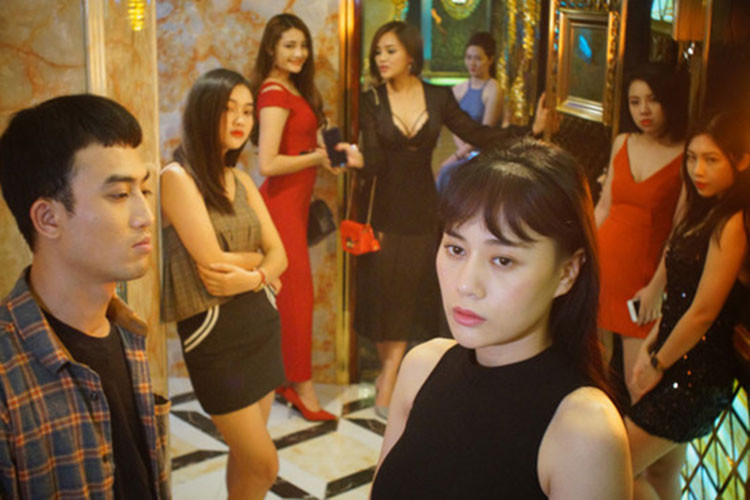 Nhân vật của Phương Oanh trong "Quỳnh búp bê" là cô gái vùng cao tên Quỳnh bị lừa bán vào động mại dâm sau khi bỏ nhà đi vì bị cha dượng cưỡng hiếp, mẹ không bảo vệ. Ảnh: Zing