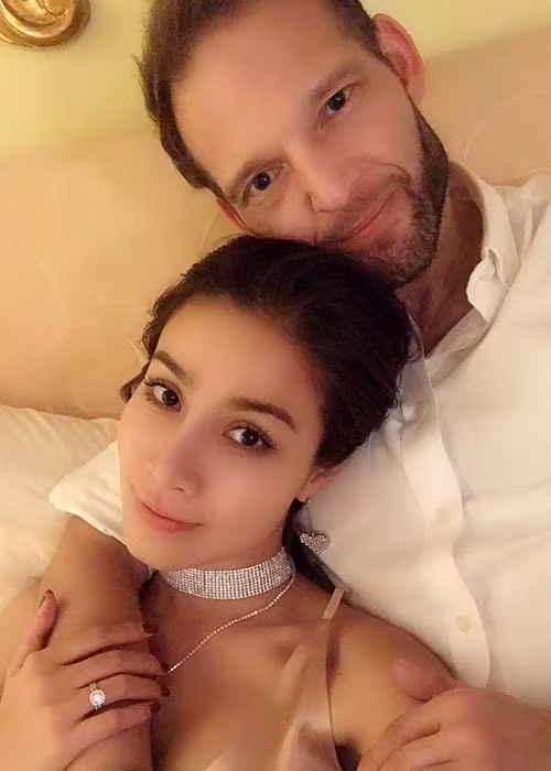 Mới đây, trên trang cá nhân, người mẫu, diễn viên Bảo Trúc lần đầu khoe chồng Tây hơn cô 12 tuổi.