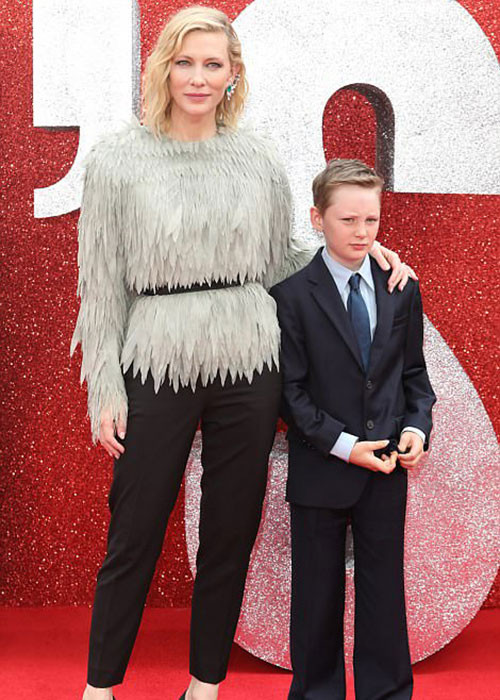 Ngoài Ignatius, vợ chồng Cate Blanchett còn có hai cậu con trai khác là Dashiell, Roman và một cô con gái nuôi Edith.