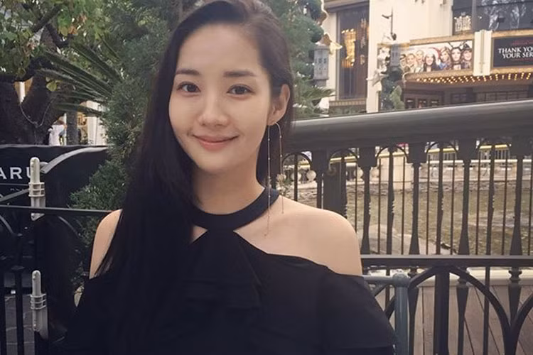 Sau khi chia tay Lee Min Ho, Park Min Young hiện chưa công khai mối quan hệ tình cảm nào. Ảnh: FBNV