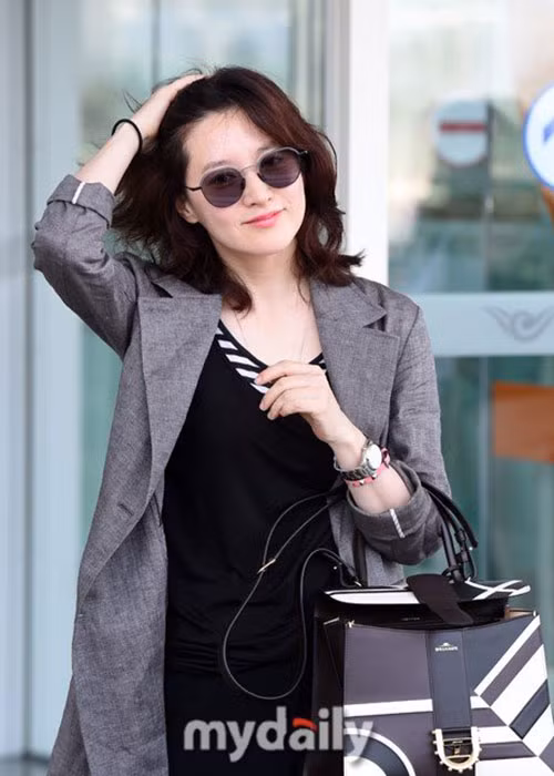 Hiện tại, nữ diễn viên phim "Nàng Dae Jang Geum" có tổ ấm hạnh phúc bên chồng và cặp song sinh đáng yêu. Ảnh: Mydaily