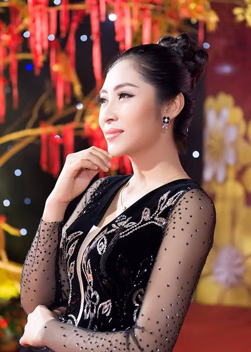 Chồng sắp cưới của Đặng Thu Thảo tên Trần Phúc Thành, sinh năm 1990, là doanh nhân kinh doanh vật liệu xây dựng.