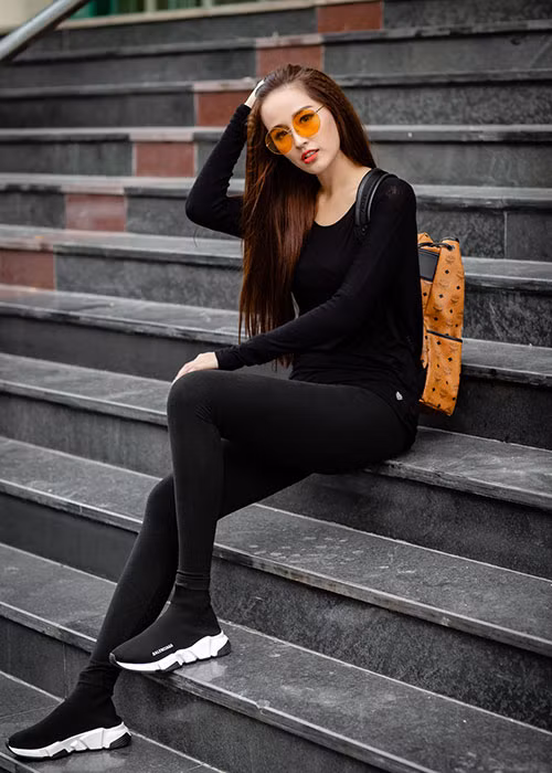 Thần thái tự tin, vẻ đẹp mặn mà cùng làn da sáng mịn giúp Mai Phương Thúy luôn trở thành tâm điểm mỗi lần xuất hiện.