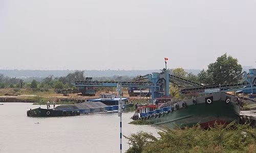 Bến thủy nội địa của Cty TNHH Cường Hưng thời điểm đang hoạt động.