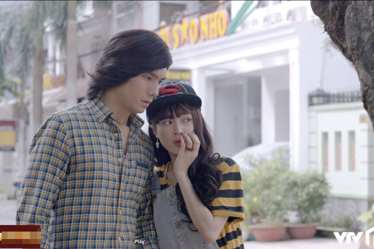 Kỷ niệm 100 ngày yêu nhau, Hạ và Tùng lên kế hoạch đi nhà nghỉ cùng nhau nhưng đến nơi nhà nghỉ lại hết phòng. Ảnh: VTV