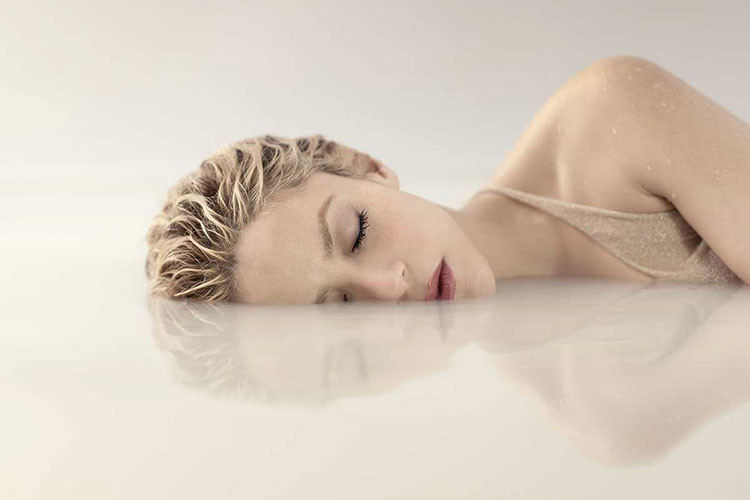 Sau khi gắn bó với cầu thủ Gerard Pique, Shakira giảm hoạt động nghệ thuật để tập trung lo cho tổ ấm nhỏ của mình. Ảnh: FBNV