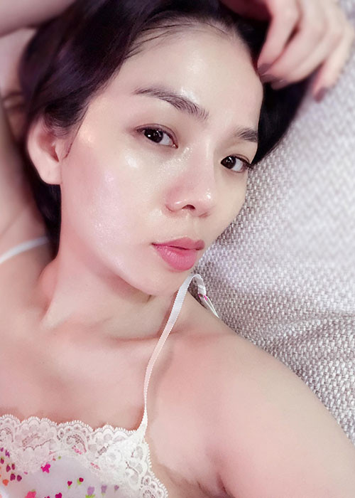 Lệ Quyên khoe mặt mộc đẹp không tỳ vết.