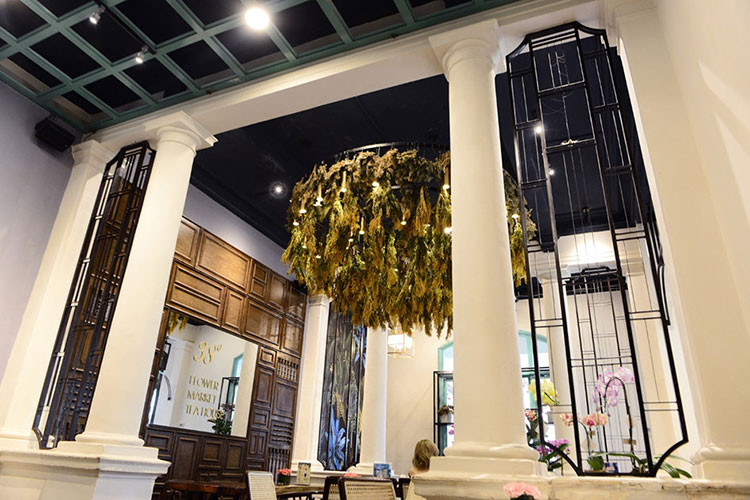 Biệt thự được xây dựng từ thời Pháp thuộc, trong khoảng thời gian 1886-1891 với phong cách châu Âu, cùng thời với một số công trình khác như bưu điện thành phố. Đây là một trong những công trình kết hợp hài hòa phong cách kiến trúc của 2 miền Đông - Tây.