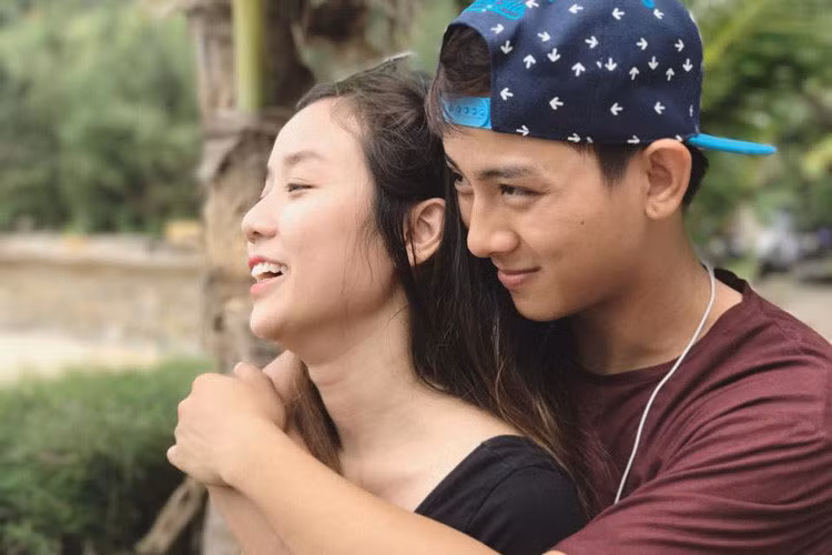 Năm 2017, kỷ niệm 6 năm bên nhau, Hoàng Ngọc viết tâm thư kể về chặng đường yêu Hoài Lâm. Ảnh: FBNV