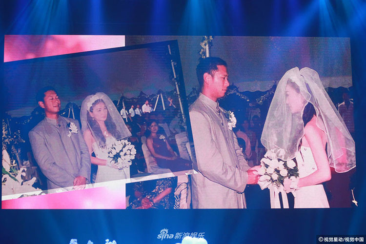 Trong liveshow đầu tiên mang tên "Ôn Bích Hà - Thủy triều 2018" tại Hong Kong, Ôn Bích Hà đăng tải hình ảnh đám cưới với tỷ phú Hà Tổ Quang.