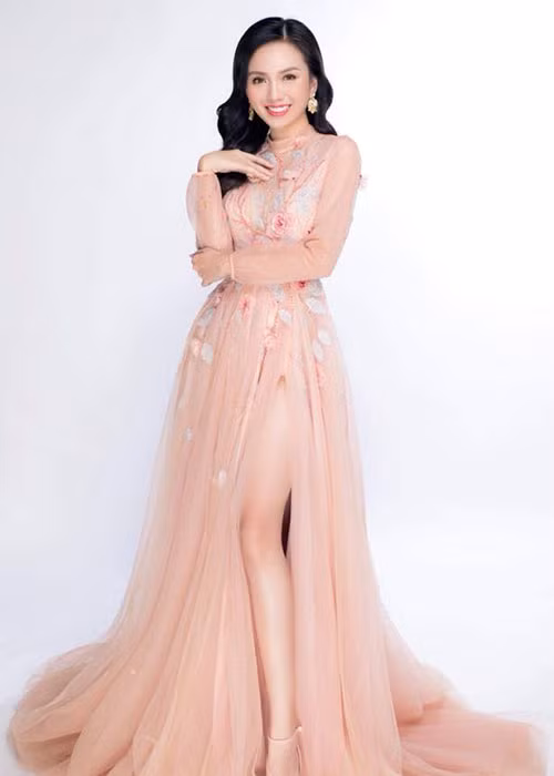 Thời gian Vũ Hoàng Điệp gây chú ý những năm 2009-2013, Thảo Vy còn nhỏ nên không lộ diện trước truyền thông.