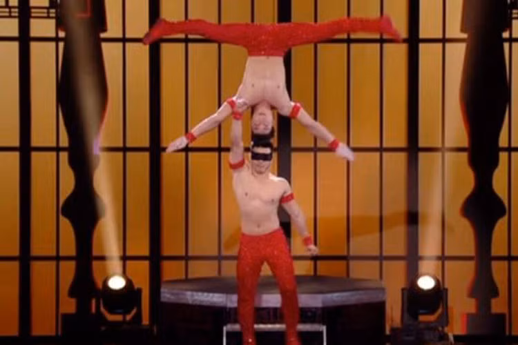 Tại bán kết, Quốc Cơ - Quốc Nghiệp tranh vé vào chung kết cùng hai thí sinh là Micky P Kerr và Mandy Muden. Ảnh: Mirror