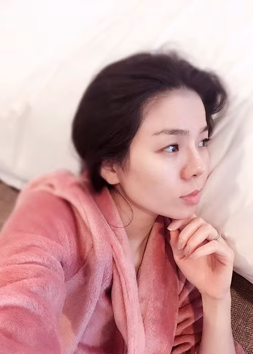 Lệ Quyên đăng tải ảnh mặt mộc không tỳ vết.