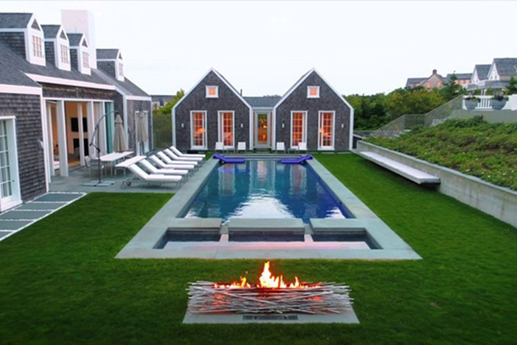 Chủ sở hữu hiện tại là một doanh nhân ngành viễn thông có trụ sở công ty tại Palm Beach, Florida.