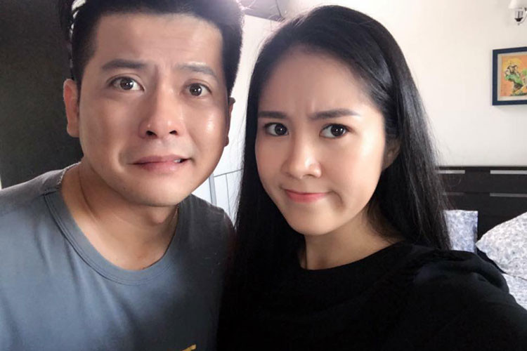 Biểu cảm khó đỡ của Hoàng Anh khi chụp ảnh selfie bên Lê Phương ở hậu trường phim.