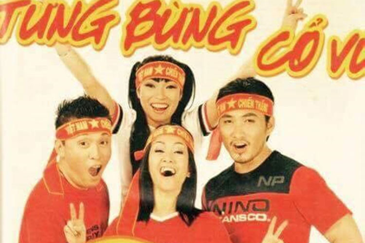 Khi mới gia nhập làng giải trí và bắt đầu nổi tiếng, Phương Thanh thường xuyên đến cổ vũ cho đội tuyển bóng đá Việt Nam. Ảnh: FBNV