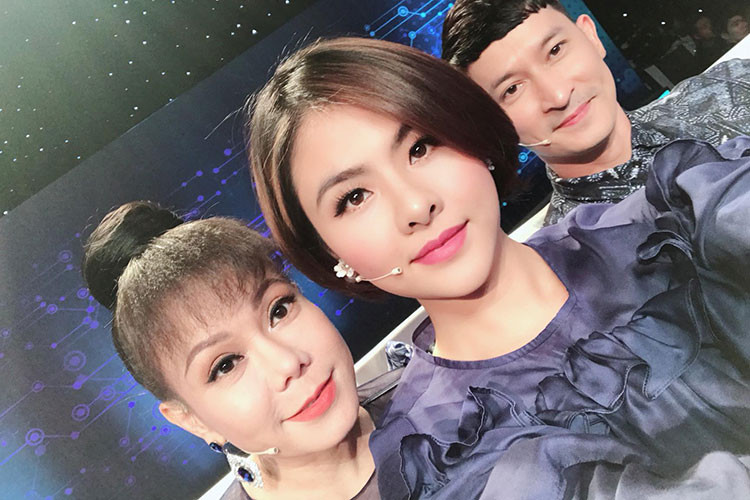 Vân Trang đi quay show cùng Việt Hương, Huy Khánh.