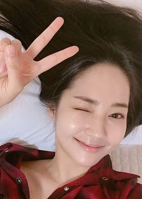 Không cần trang điểm, Park Min Young vẫn khiến nhiều người trầm trồ bởi gương mặt mộc đẹp không tỳ vết. Ảnh: FBNV