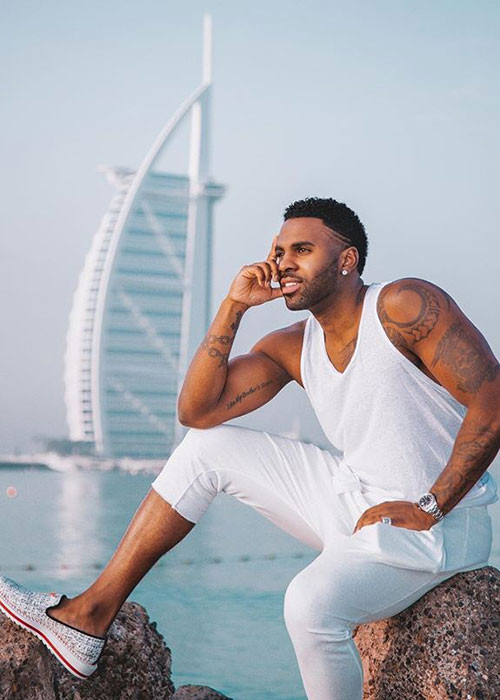 Đến nay, Jason có 11 đĩa đơn được thừa nhận là đĩa bạch kim từ RIAA (Hiệp hội Công nghiệp ghi âm Hoa Kỳ) như "Wiggle", "Talk dirty", "In my head"...Ảnh FBNV