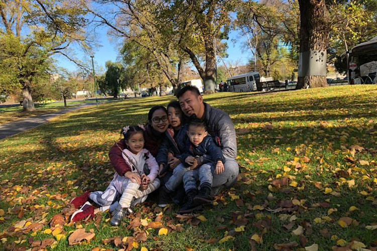 Vợ chồng sao Việt Ốc Thanh Vân đưa các con du lịch Australia.