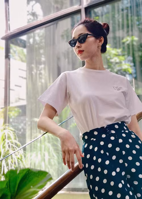 Đặng Thu Thảo khoe vóc dáng thon gọn sau 3 tháng sinh con đầu lòng.