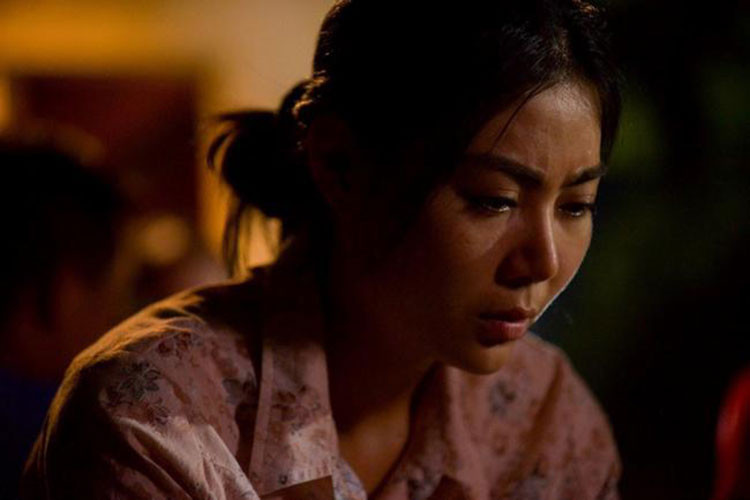 Khi đạo diễn hô cắt cho lần quay cuối cùng, Thanh Hương đã ngất ngay tại chỗ. Ảnh: Khampha